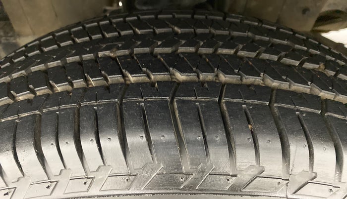 2016 Mahindra Scorpio S6 PLUS, Diesel, Manual, 66,504 km, Left Front Tyre Tread