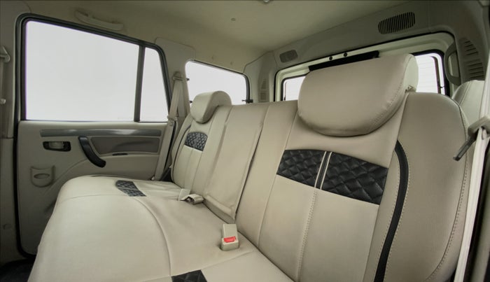 2016 Mahindra Scorpio S6 PLUS, Diesel, Manual, 66,504 km, Right Side Rear Door Cabin