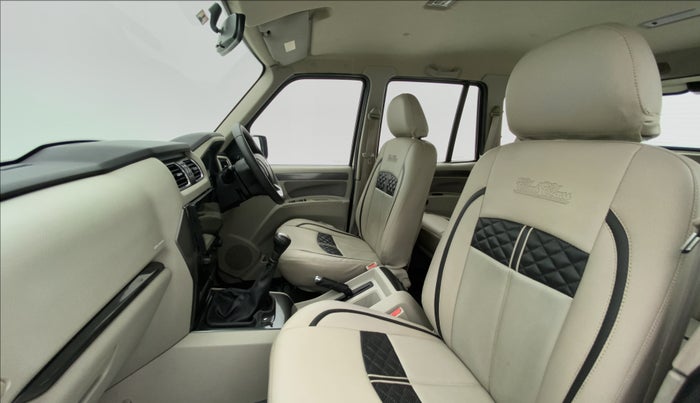 2016 Mahindra Scorpio S6 PLUS, Diesel, Manual, 66,504 km, Right Side Front Door Cabin