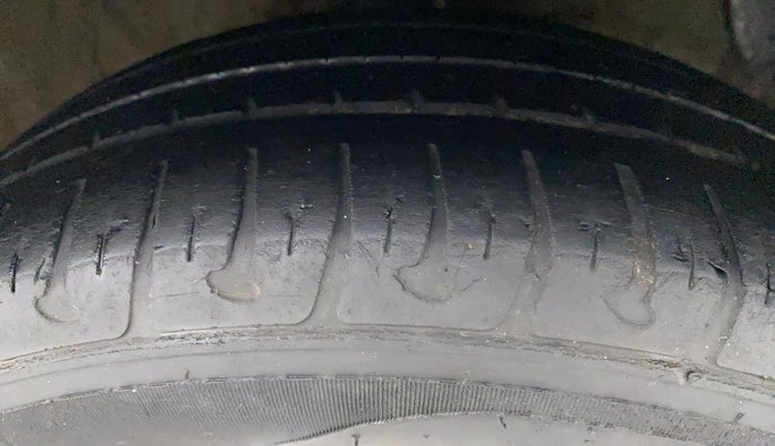 2019 Hyundai Xcent SX 1.2, Petrol, Manual, 26,842 km, Right Front Tyre Tread