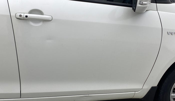 2016 Maruti Swift Dzire ZXI, Petrol, Manual, 69,802 km, Driver-side door - Slightly dented