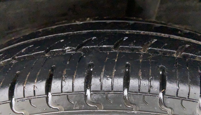 2016 Renault Kwid RXL, Petrol, Manual, 28,621 km, Left Rear Tyre Tread