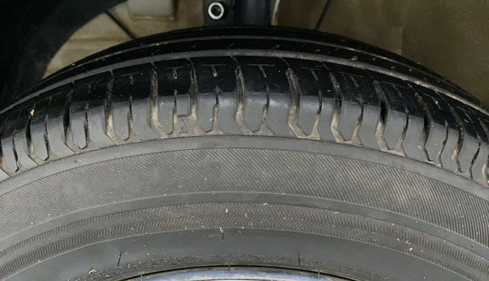 2020 Maruti Dzire VXI, Petrol, Manual, 29,207 km, Left Front Tyre Tread