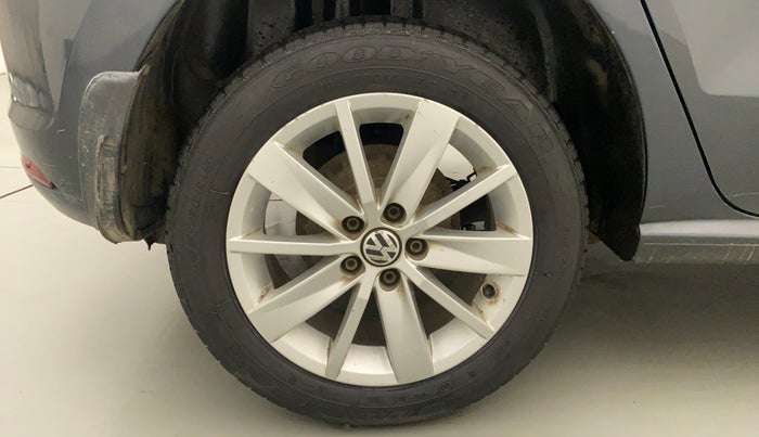2015 Volkswagen Polo HIGHLINE1.2L, Petrol, Manual, 41,068 km, Right Rear Wheel