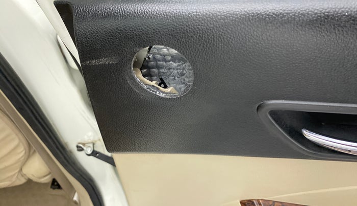 2019 Maruti Dzire VXI, Petrol, Manual, 86,535 km, Right rear door - Trim has minor damage
