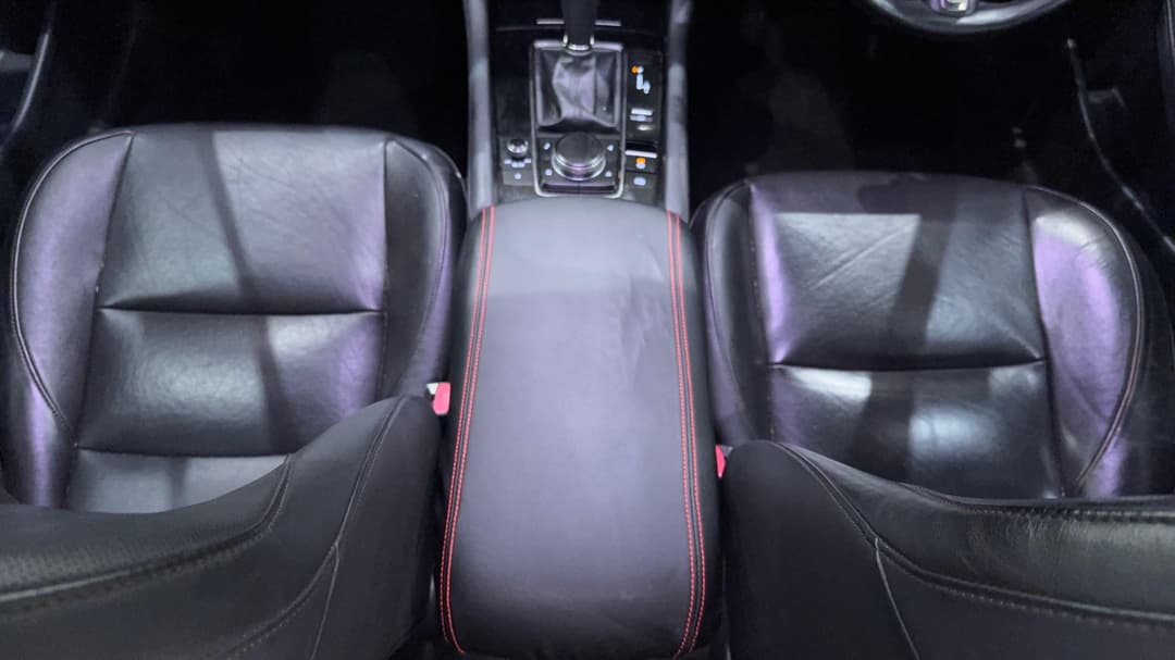 2020 Mazda Mazda3 G25 Gt, Automatic, 93540 km, Center Console