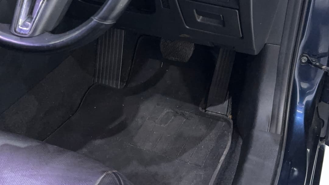 2020 Mazda Mazda3 G25 Gt, Automatic, 93540 km, Pedals and Footmat