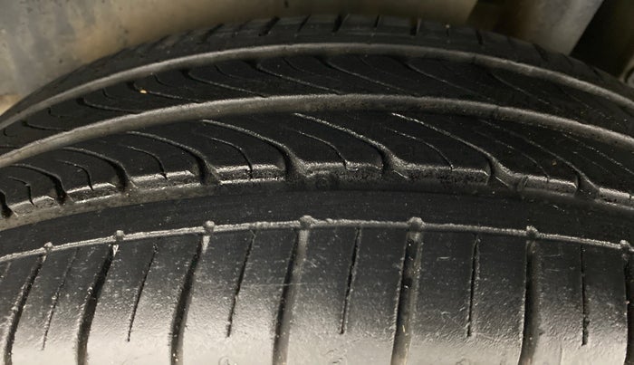 2017 Maruti Swift ZDI, Diesel, Manual, 43,185 km, Left Rear Tyre Tread