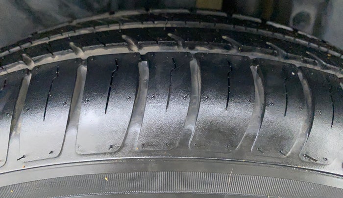 2014 Maruti Swift Dzire VDI BS IV, Diesel, Manual, 1,26,729 km, Left Rear Tyre Tread
