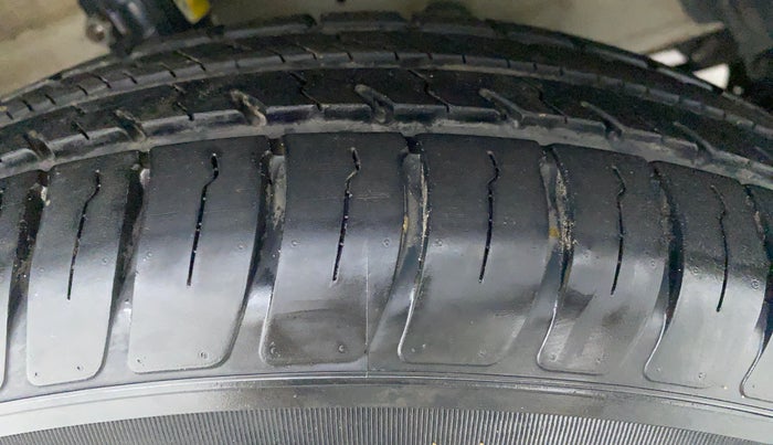 2014 Maruti Swift Dzire VDI BS IV, Diesel, Manual, 1,26,729 km, Right Front Tyre Tread