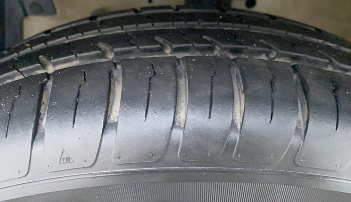 2014 Maruti Swift Dzire VDI BS IV, Diesel, Manual, 1,26,729 km, Left Front Tyre Tread