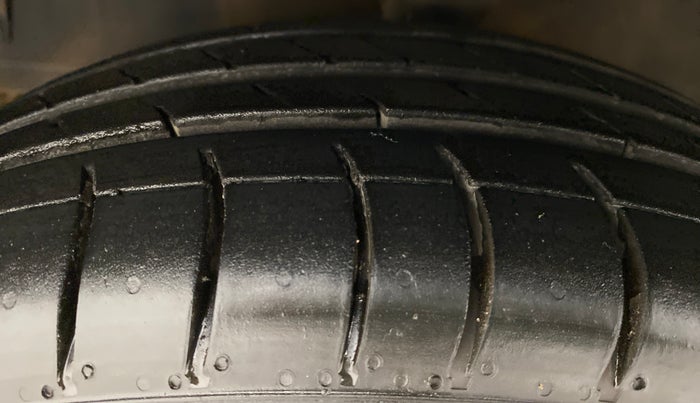 2016 Hyundai Eon MAGNA PLUS, Petrol, Manual, 59,352 km, Left Front Tyre Tread