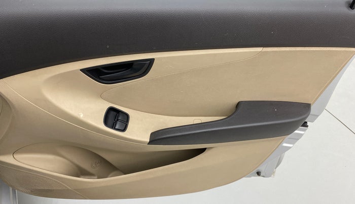 2016 Hyundai Eon MAGNA PLUS, Petrol, Manual, 59,352 km, Driver Side Door Panels Control