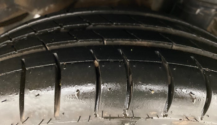 2016 Hyundai Eon MAGNA PLUS, Petrol, Manual, 59,352 km, Left Rear Tyre Tread