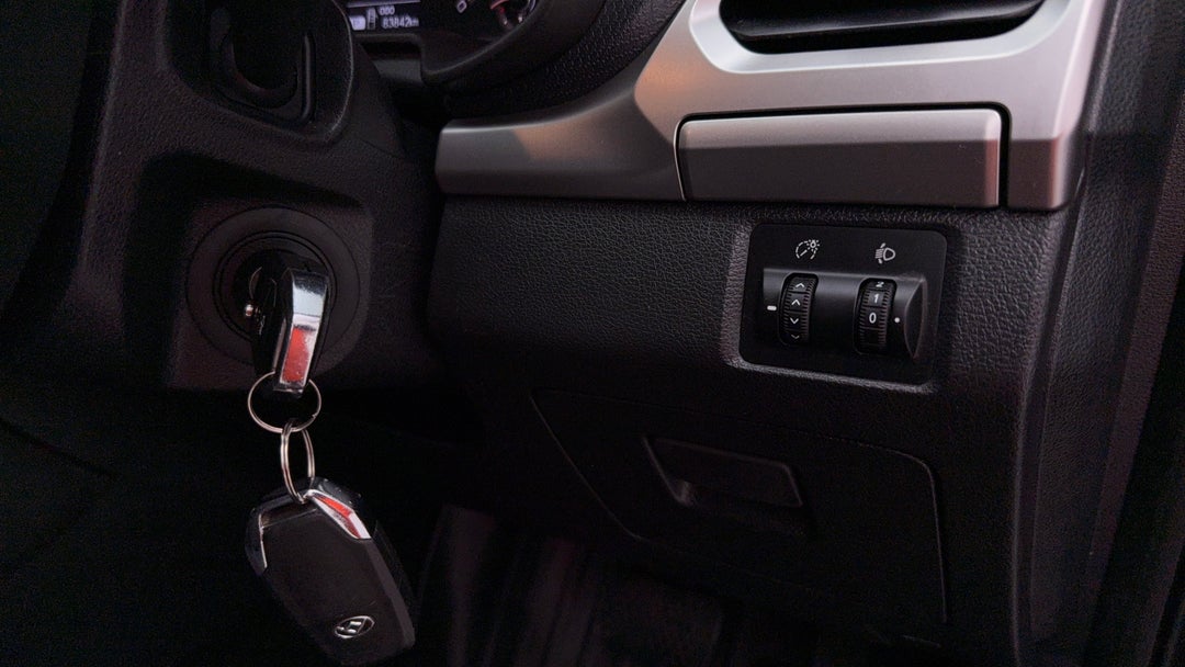 2022 LDV T60 Max Pro (4x4), Automatic, 83842 km, Utility Switches/Buttons