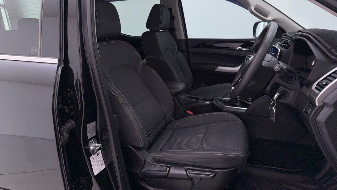 2022 LDV T60 Max Pro (4x4), Automatic, 83842 km, Right Side Front Door Cabin View