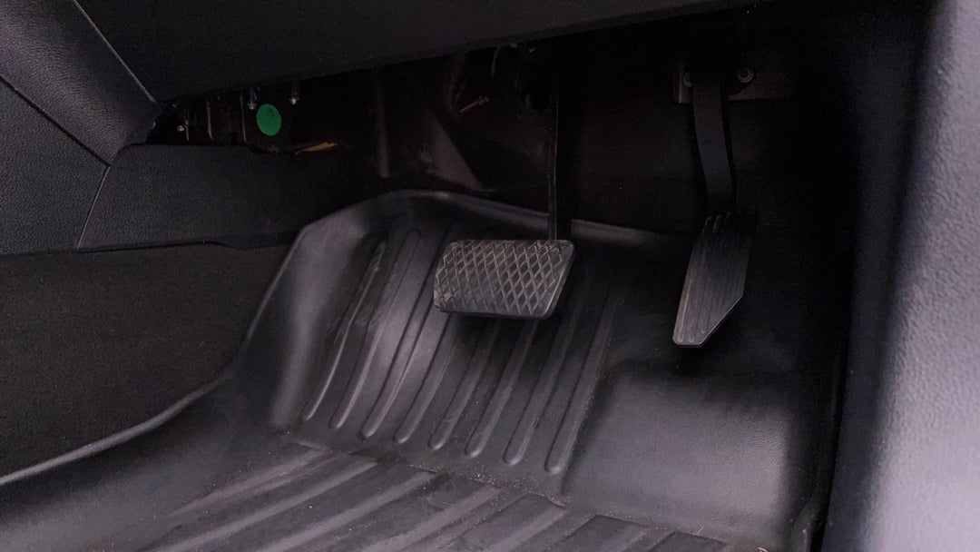 2022 LDV T60 Max Pro (4x4), Automatic, 83842 km, Pedals and Footmat