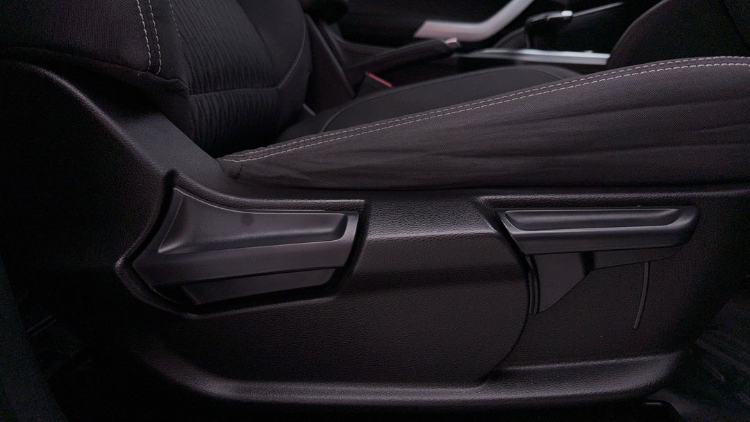 2022 LDV T60 Max Pro (4x4), Automatic, 83842 km, Drivers Side Adjustment Panel