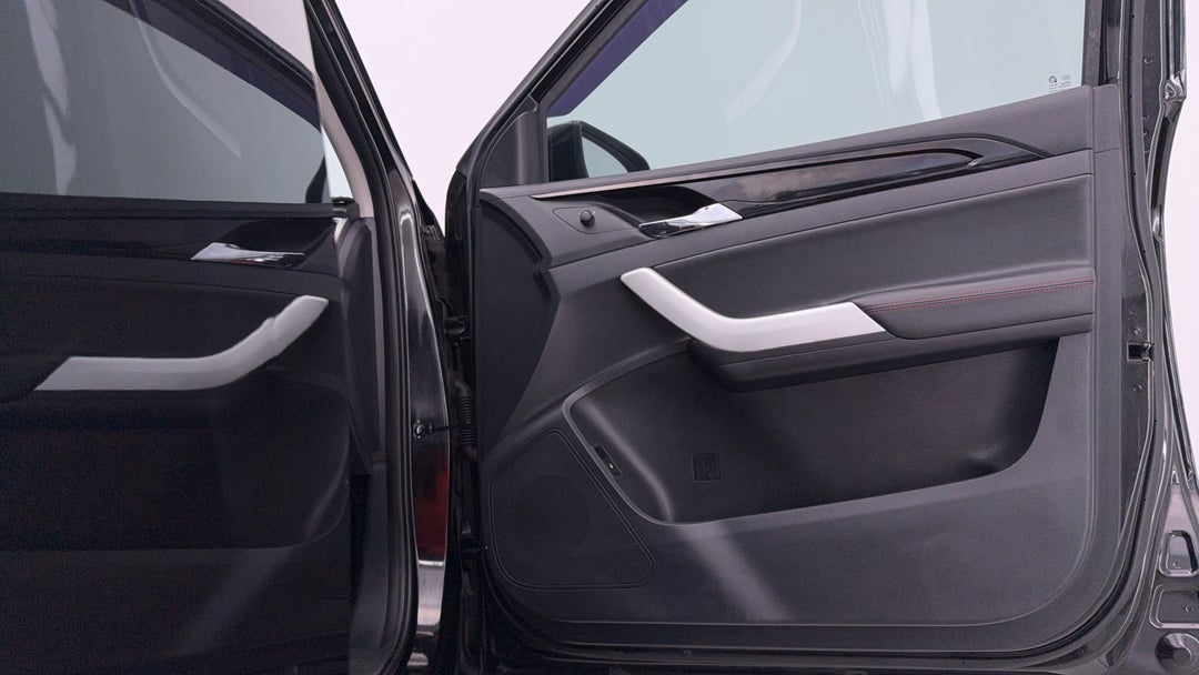 2022 LDV T60 Max Pro (4x4), Automatic, 83842 km, Speaker View