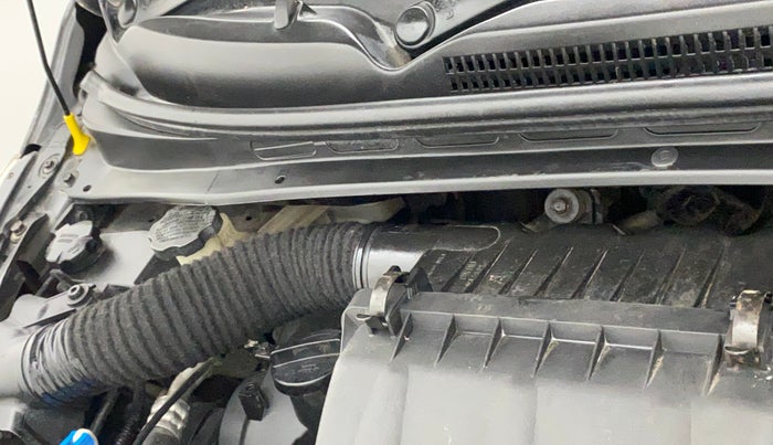 2011 Hyundai i10 MAGNA 1.2, Petrol, Manual, 84,964 km, Bonnet (hood) - Cowl vent panel has minor damage