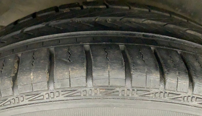 2011 Toyota Etios V, Petrol, Manual, 50,491 km, Right Rear Tyre Tread