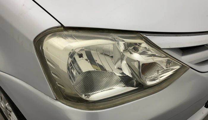 2011 Toyota Etios V, Petrol, Manual, 50,339 km, Right headlight - Minor scratches