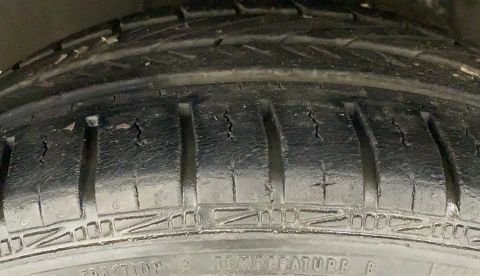 2011 Toyota Etios V, Petrol, Manual, 50,491 km, Left Front Tyre Tread