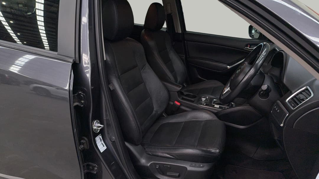 2016 Mazda CX-5 Gt (4x4), Automatic, 163477 km, Right Side Front Door Cabin View