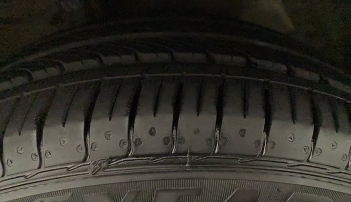 2016 Maruti Ciaz VXI+, Petrol, Manual, 33,926 km, Left Front Tyre Tread