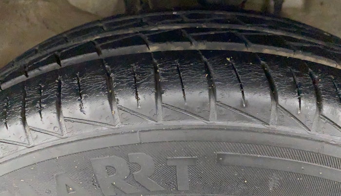 2019 Maruti Alto LXI, Petrol, Manual, 24,813 km, Left Front Tyre Tread