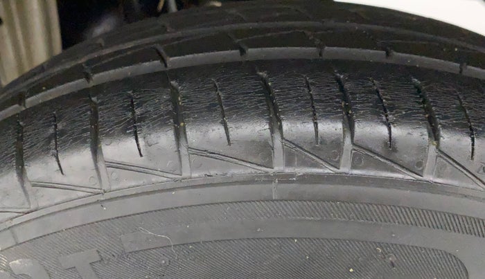 2019 Maruti Alto LXI, Petrol, Manual, 24,813 km, Left Rear Tyre Tread