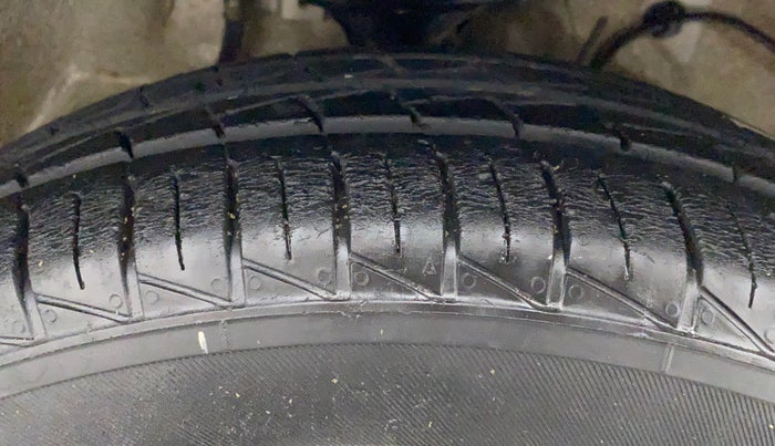 2019 Maruti Alto LXI, Petrol, Manual, 24,813 km, Right Front Tyre Tread
