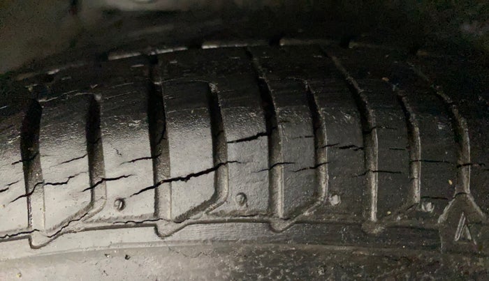 2012 Hyundai i10 MAGNA 1.2, Petrol, Manual, 13,918 km, Right Rear Tyre Tread