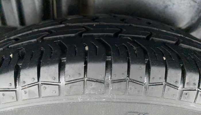2013 Maruti Swift Dzire VXI, Petrol, Manual, 37,489 km, Right Rear Tyre Tread