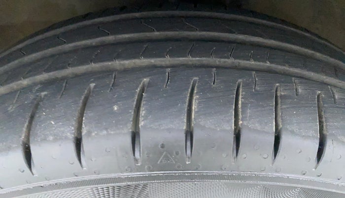 2017 Maruti Wagon R 1.0 VXI, Petrol, Manual, 47,534 km, Left Front Tyre Tread