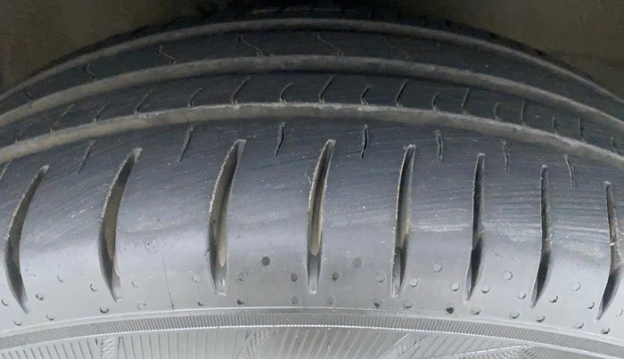 2017 Maruti Wagon R 1.0 VXI, Petrol, Manual, 47,534 km, Right Front Tyre Tread