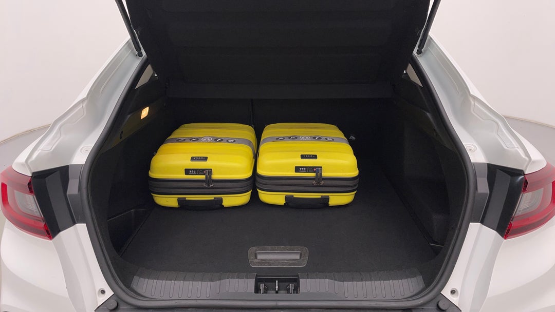 2023 Renault Arkana Zen, Automatic, 42199 km, Boot Inside View with Luggage