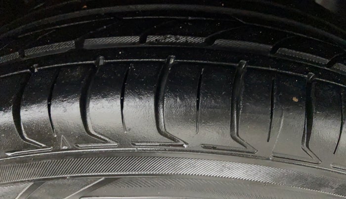 2015 Ford Figo Aspire 1.5 TITANIUM DIESEL, Diesel, Manual, 57,160 km, Right Front Tyre Tread
