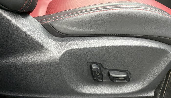 2022 MG ASTOR SAVVY 1.5 CVT S RED, Petrol, Automatic, 3,751 km, Driver Side Adjustment Panel
