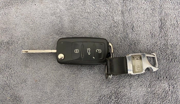 2018 Volkswagen Ameo HIGHLINE PLUS 1.0L 16 ALLOY, Petrol, Manual, 40,904 km, Key Close Up