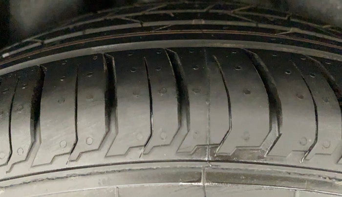 2018 Volkswagen Ameo HIGHLINE PLUS 1.0L 16 ALLOY, Petrol, Manual, 40,904 km, Right Rear Tyre Tread