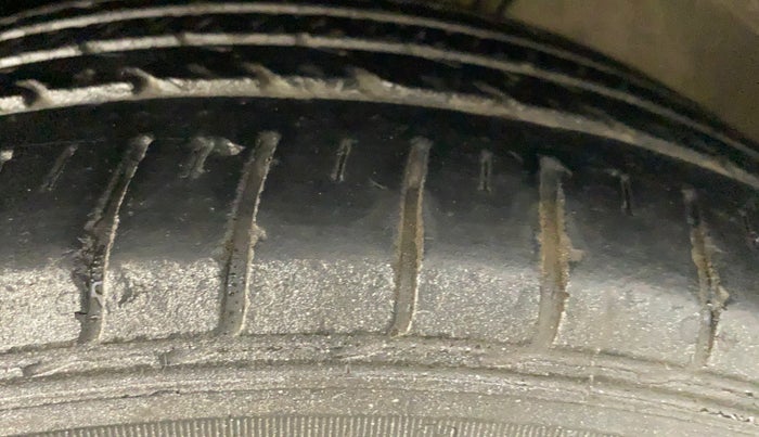 2018 Volkswagen Ameo HIGHLINE PLUS 1.0L 16 ALLOY, Petrol, Manual, 40,904 km, Left Front Tyre Tread