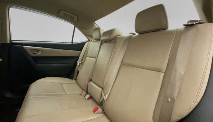 2016 Toyota Corolla Altis VL AT, Petrol, Automatic, 94,343 km, Right Side Rear Door Cabin