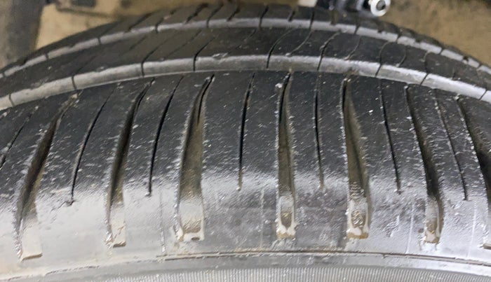 2012 Maruti Swift ZXI, Petrol, Manual, 22,536 km, Left Front Tyre Tread