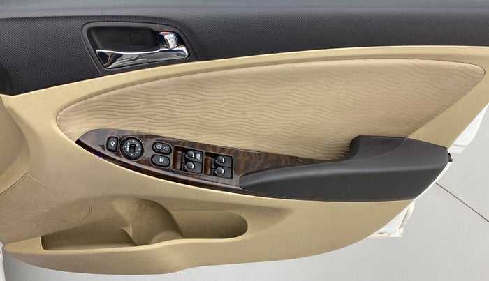 2014 Hyundai Verna FLUIDIC 1.6 SX CRDI, Diesel, Manual, 82,732 km, Driver Side Door Panels Control