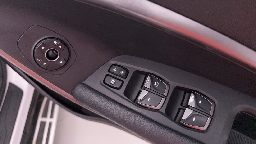 2017 Hyundai Santa Fe Active Crdi (4x4), Automatic, 122889 km, Drivers Side Door Panel Controls