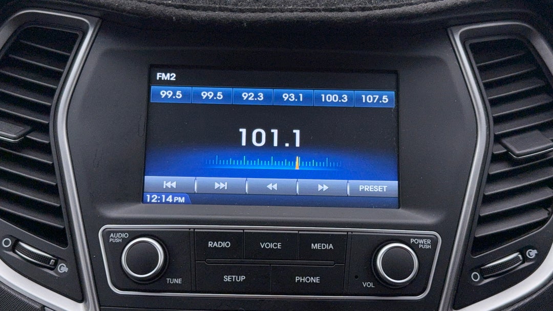 2017 Hyundai Santa Fe Active Crdi (4x4), Automatic, 122889 km, Infotainment System