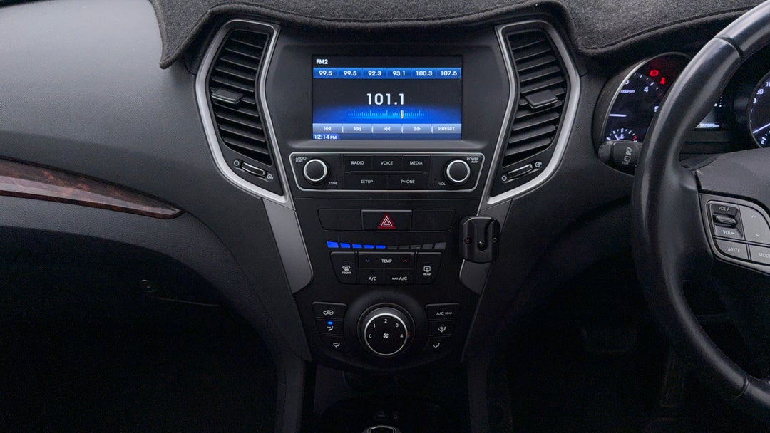 2017 Hyundai Santa Fe Active Crdi (4x4), Automatic, 122889 km, Center Console