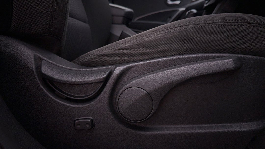 2017 Hyundai Santa Fe Active Crdi (4x4), Automatic, 122889 km, Drivers Side Adjustment Panel