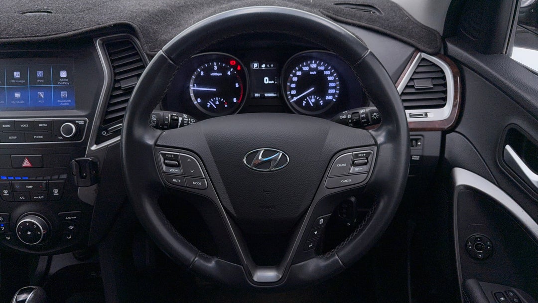 2017 Hyundai Santa Fe Active Crdi (4x4), Automatic, 122889 km, Steering Wheel Close-up